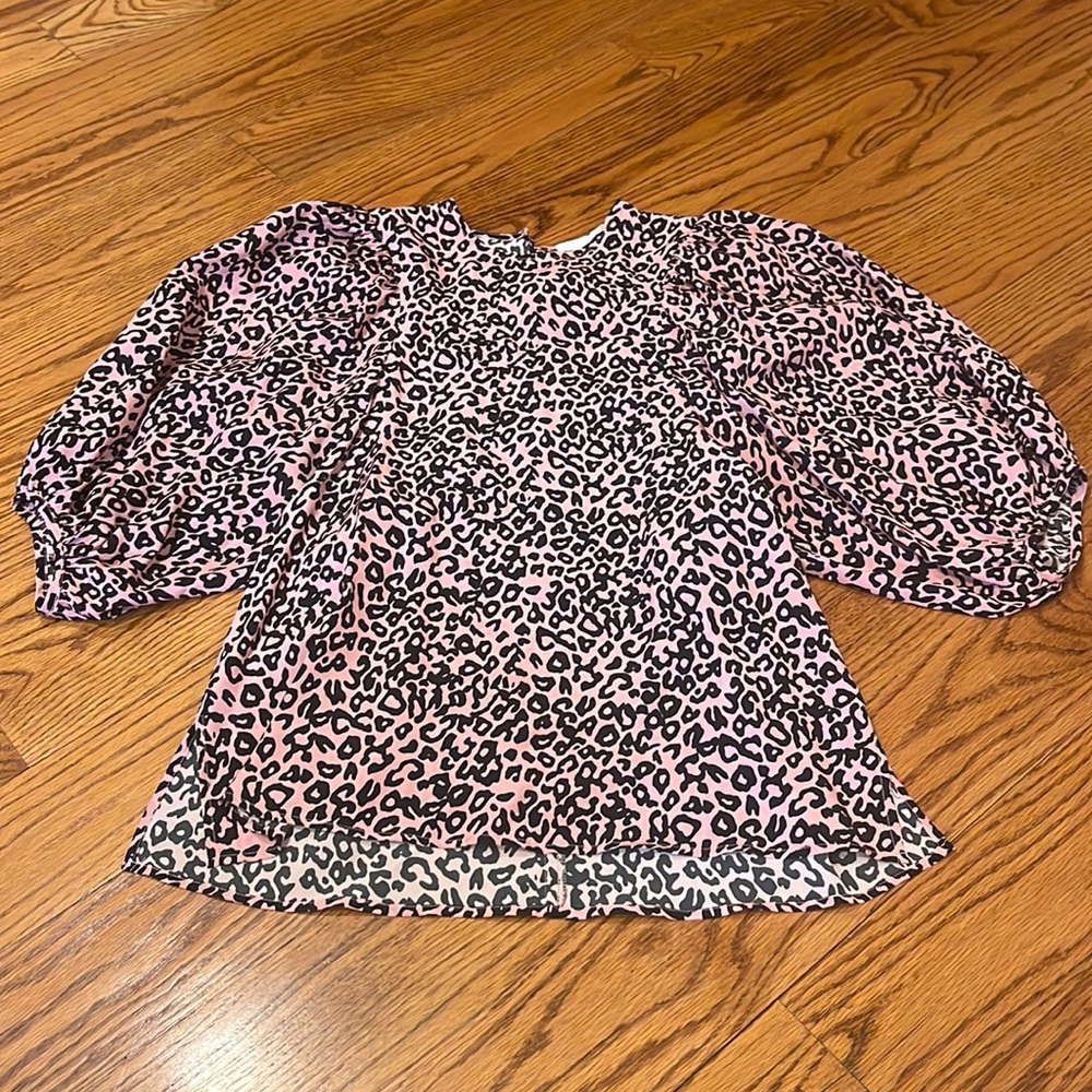 Les Reveries Woman’s Pink Leopard Print Top Size 2